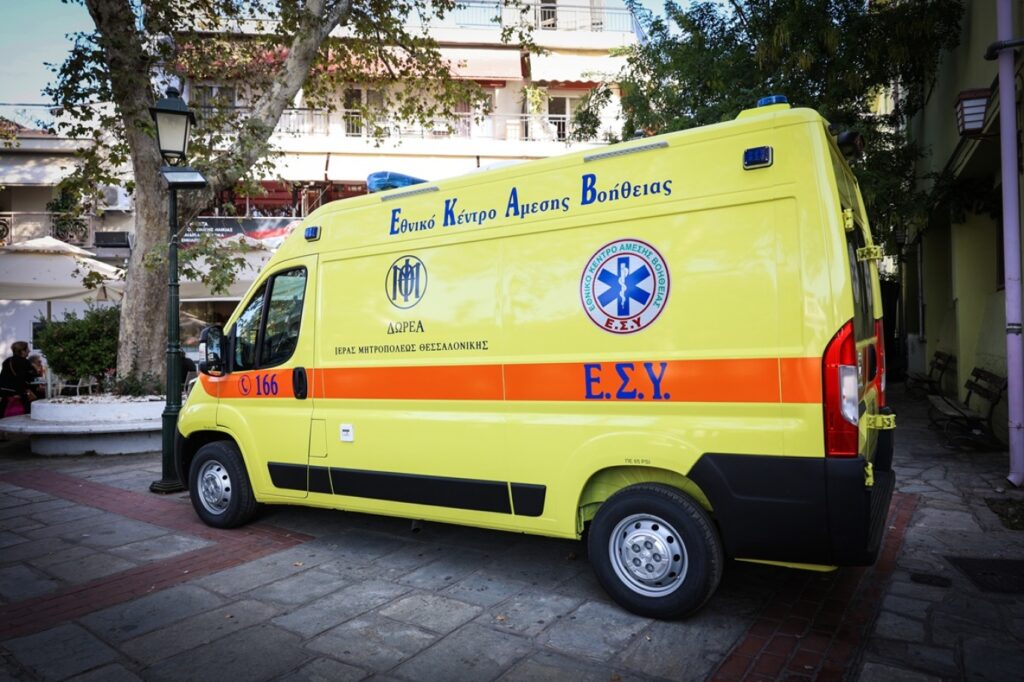 Πάτρα: Παιδί 2,5 ετών έπεσε από μπαλκόνι και σώθηκε γιατί δέντρο ανέκοψε τη πορεία του