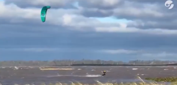 Αθλητής του kitesurfing πνίγηκε στην Αργεντινή ενώ η σύντροφός του κατέγραφε το μοιραίο άλμα του, δείτε βίντεο