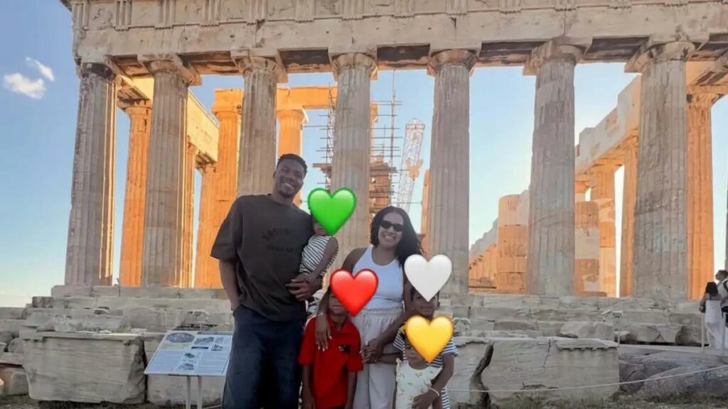Γιάννης Αντετοκούνμπο: Εικόνες από τις βόλτες με σκάφος και την επίσκεψη στην Ακρόπολη με την οικογένειά του