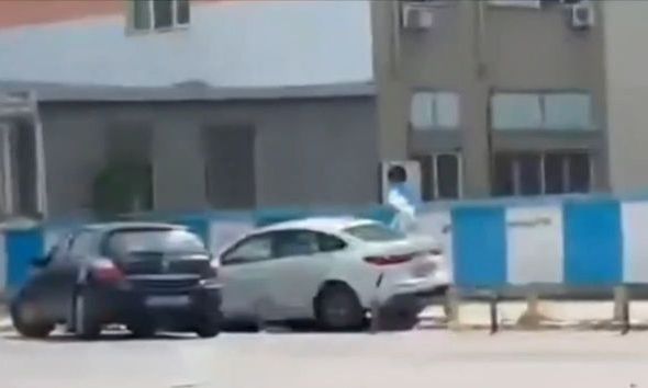 Θεσσαλονίκη: Βίντεο ντοκουμέντο από την άγρια καταδίωξη – Οι διαδοχικές συγκρούσεις των δύο οχημάτων