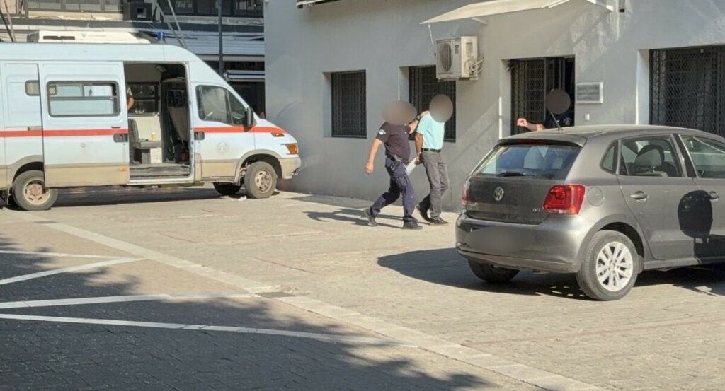 Βαριά «καμπάνα» για τον 50χρονο Λαρισαίο που κρατούσε με τσεκούρι όμηρο τη γυναίκα του