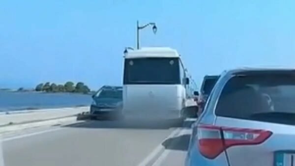 Παραλίγο τραγωδία στη Λευκάδα: Οδηγός λεωφορείου έκανε παράνομη προσπέραση στη γέφυρα