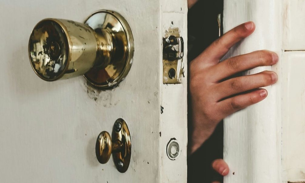 Σπάρτη: Θρασύτατοι ληστές εισέβαλαν σε σπίτι 63χρονου – Τον χτύπησαν, ξύπνησε η 90χρονη μάνα του