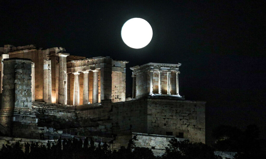 Πανσέληνος Αυγούστου: Πότε θα δείτε το λαμπρότερο φεγγάρι του έτους – Οι εκδηλώσεις σε μνημεία