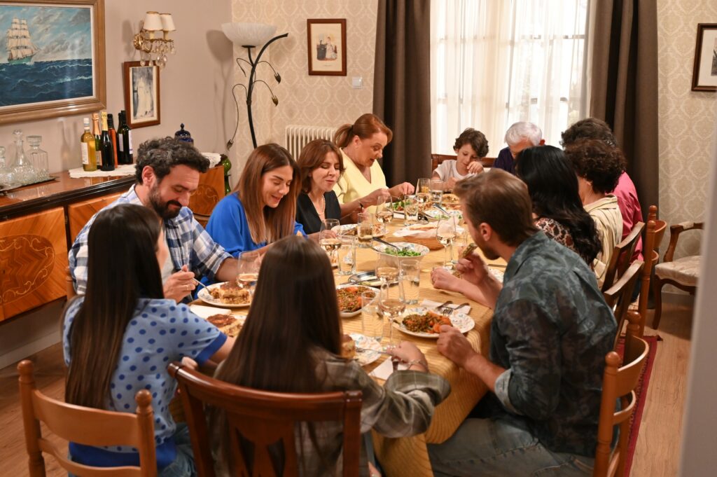 Το σόι σου – Νέα επεισόδια, νέες ξεκαρδιστικές περιπέτειες