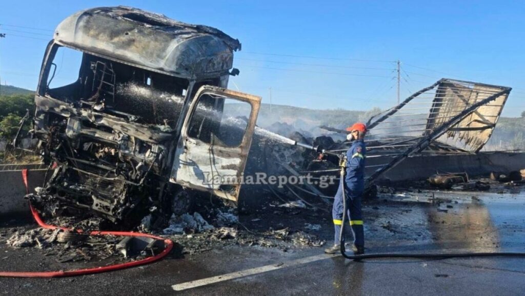 ‘Ενας νεκρός μετά από σύγκρουση δύο φορτηγών στην Αθηνών – Λαμίας – Κλειστή η εθνική και στα δύο ρεύματα στο ύψος του Κάστρου Βοιωτίας