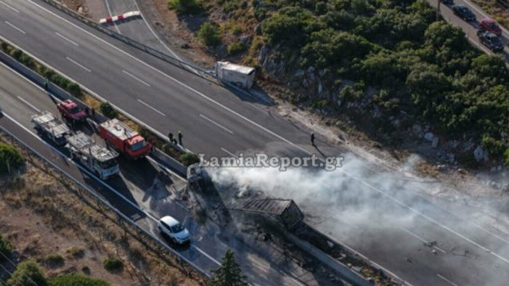 Νέες εικόνες από το τρομακτικό τροχαίο στη Φθιώτιδα από την σύγκρουση δύο φορτηγών, με έναν νεκρό