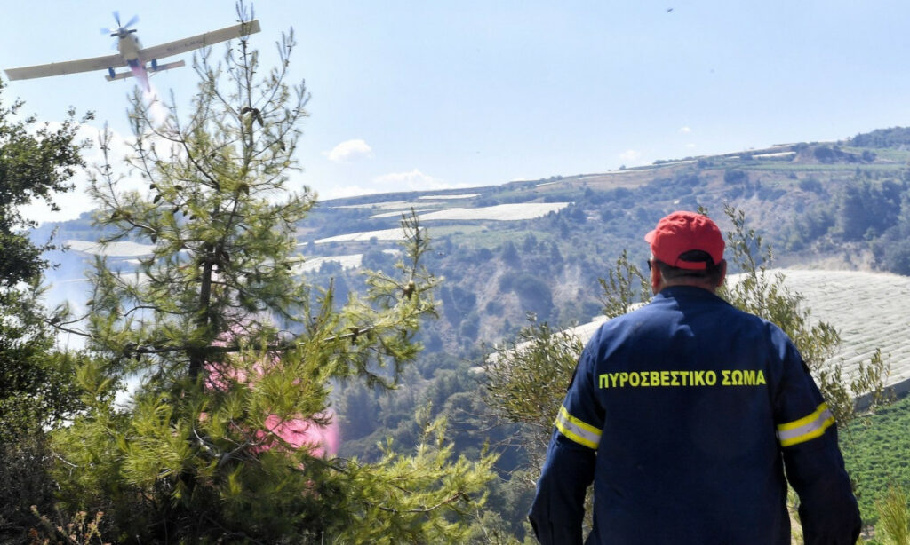 Νέος Κουβαράς Αττικής: Εντοπίστηκε σορός μέσα στο αυτοκίνητο από το οποίο ξεκίνησε η φωτιά