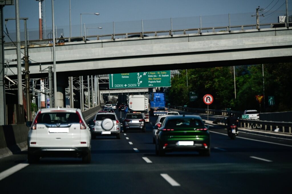Συνελήφθη 90χρονος που οδηγούσε ανάποδα στην Αττική Οδό, το δίπλωμα του είχε λήξει πριν από 8 χρόνια