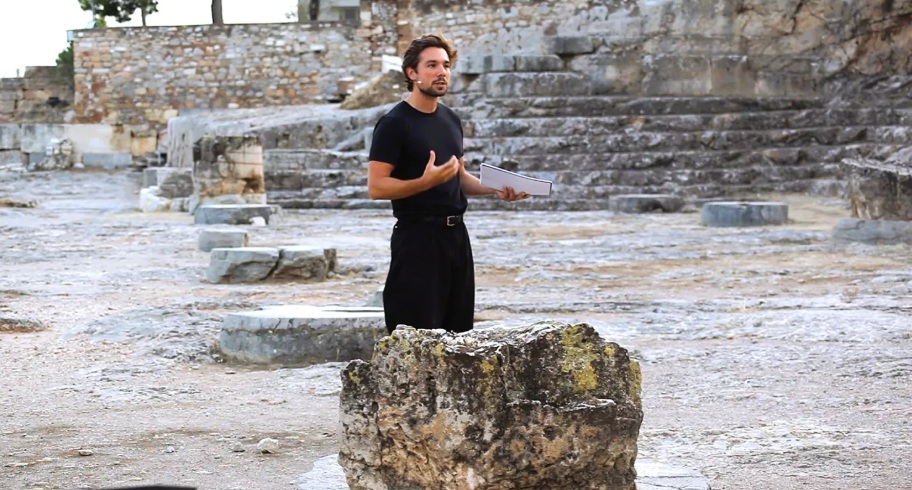 Μυσταγωγία στο Τελεστήριο της Ελευσίνας: Ο Carlos Cuevas στο «La vida als boscos»