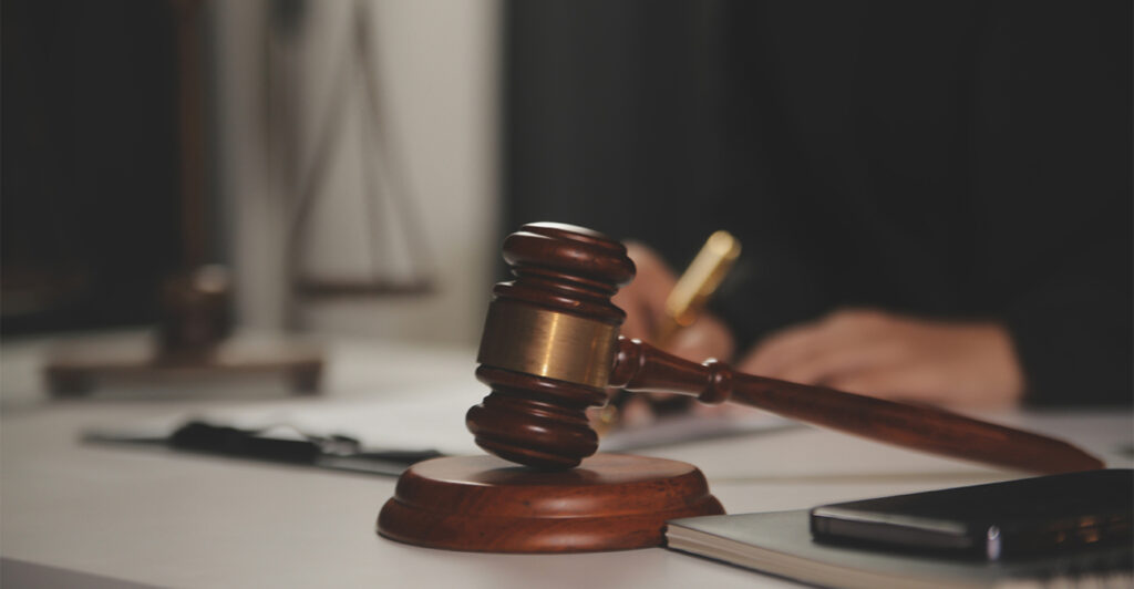 Εργοδότης στη Θεσσαλονίκη καταδικάστηκε γιατί απειλούσε την υπάλληλό του μετά τον χωρισμό τους: Της έλεγε ότι θα τα πει όλα στους γονείς της