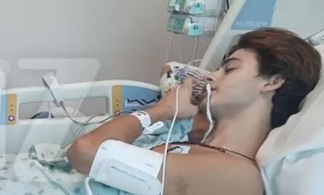Σταύρος Φλώρος: Σοκάρουν φωτογραφίες μετά τον ακρωτηριασμό του – Προσοχή σκληρές εικόνες!