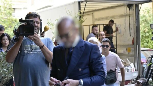 Γιώργος Μαζωνάκης: Ανεπιθύμητοι στις φυλακές οι γιατροί, κρέμασαν πανό «για πάντα Μαζώ» – Στο μικροσκόπιο η παράνομη σάουνα και τα οικονομικά τους