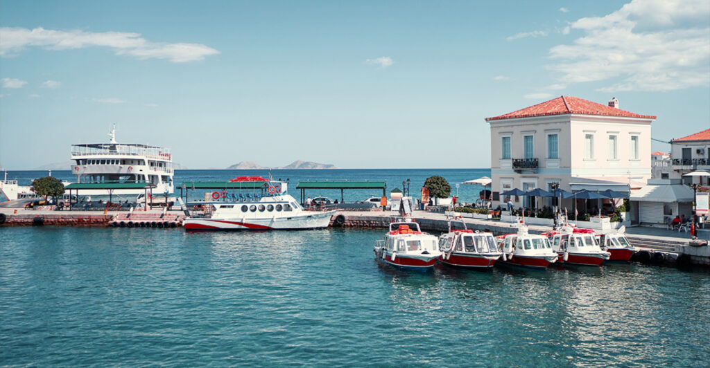 Έκλεψαν 40.000 ευρώ από σπίτι στις Σπέτσες και το έσκασαν με θαλάσσιο ταξί, τους συνέλαβαν στην Αργολίδα