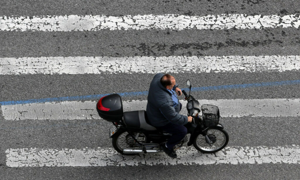 Σχεδόν 2.000 παραβάσεις για μη χρήση κράνους σε μία εβδομάδα – Πού καταγράφηκαν οι περισσότερες
