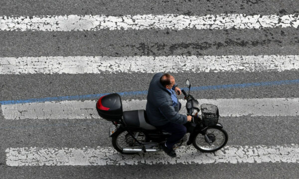Σχεδόν 2.000 παραβάσεις για μη χρήση κράνους σε μία εβδομάδα – Πού καταγράφηκαν οι περισσότερες
