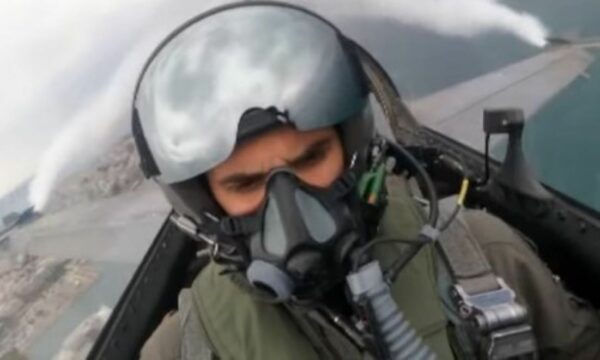 Το μήνυμα του πιλότου του F-16 στην στρατιωτική παρέλαση της Θεσσαλονίκης: «Μία λέξη αλλάζει την ιστορία, για τους Έλληνες είναι το όχι»