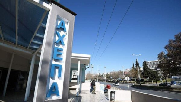 Ερωτική συνεύρεση κατέληξε σε αιματηρό καβγά στη Θεσσαλονίκη, τρανς χτύπησε 21χρονο με τούβλο