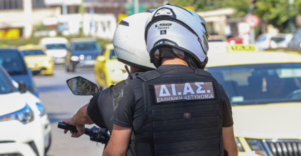 Απίστευτη υπόθεση στο Περιστέρι: Γυναίκα έβαζε δηλητήριο στα γεύματα του συζύγου της, την εντόπισε μέσα από κρυφές κάμερες