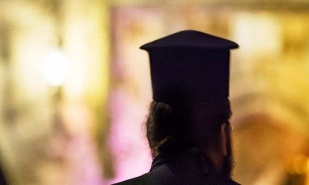 Χαλκιδική: Ιερέας τρομοκράτησε μικρούς μαθητές για να μη γιορτάσουν το… Halloween
