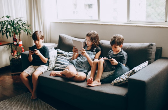 Social Media με ταυτότητα για τους κάτω των 15