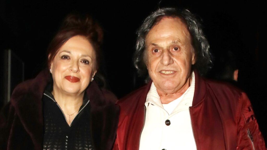 Η οργή της Ελένης Ράντου για την AI φωτογραφία με τον Βασίλη Παπακωνσταντίνου στο νοσοκομείο: Η χυδαιότητα δεν έχει πάτο