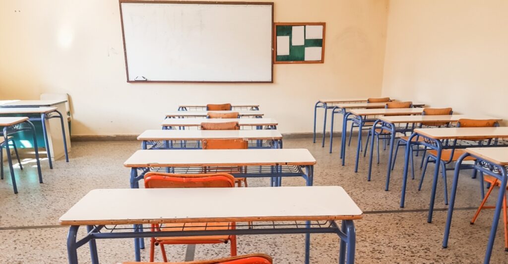 Ξεσπά η μητέρα της 13χρονης που κατήγγειλε τον γυμναστή στη Βούλα: «Η κόρη μου κλαίει και φοβάται να πάει σχολείο»