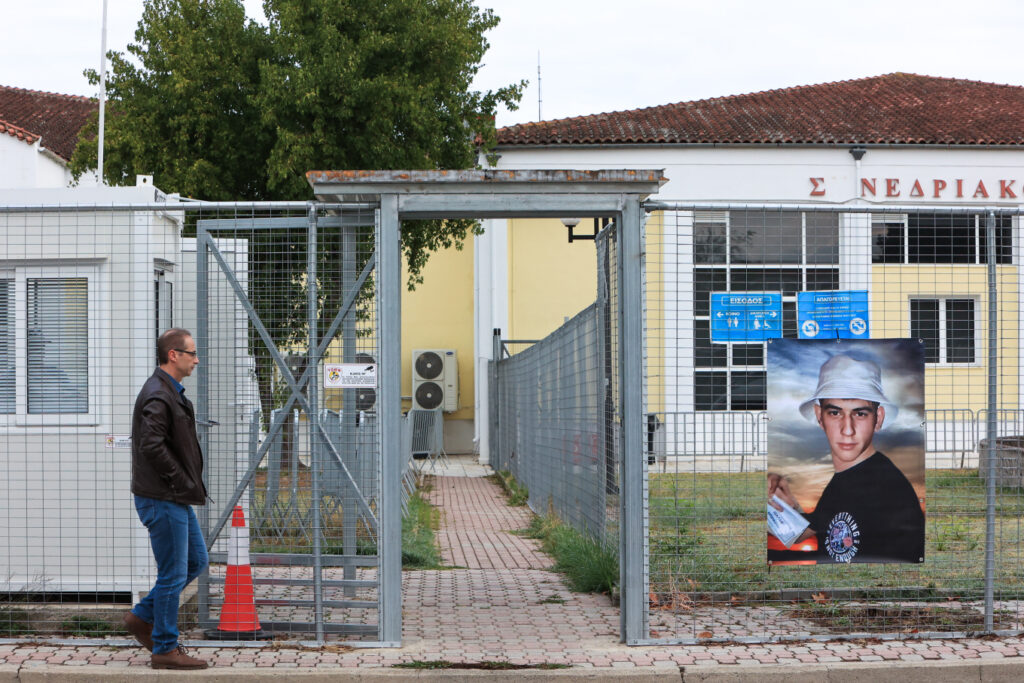 Συνεχίζονται οι καταθέσεις επιβατών στη δίκη για τα Τέμπη: «Άκουγα βοήθεια, καίγομαι, αλλά δεν μπορούσα να βοηθήσω»